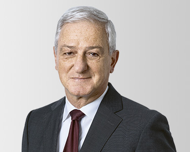 Joerg Reinhardt – Member, non-executive and independent (photo)