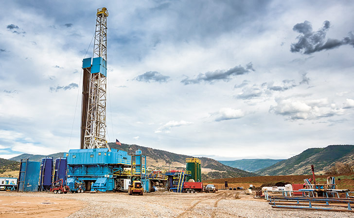 Drilling site with cloudy sky (photo)