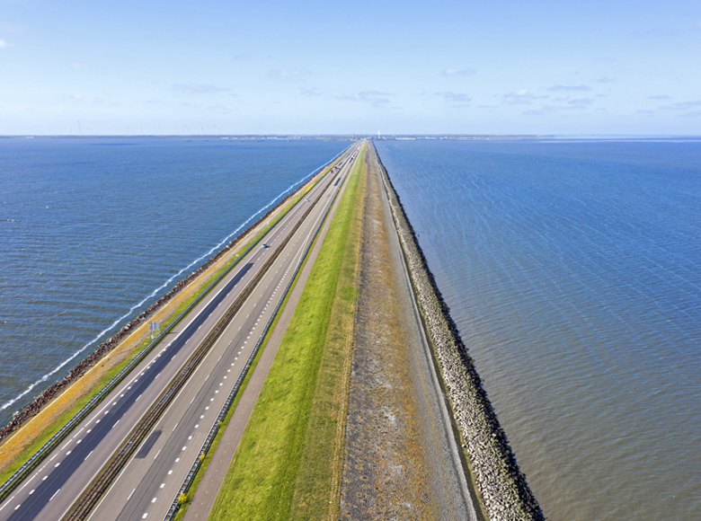 Highway in the Netherlands (photo)